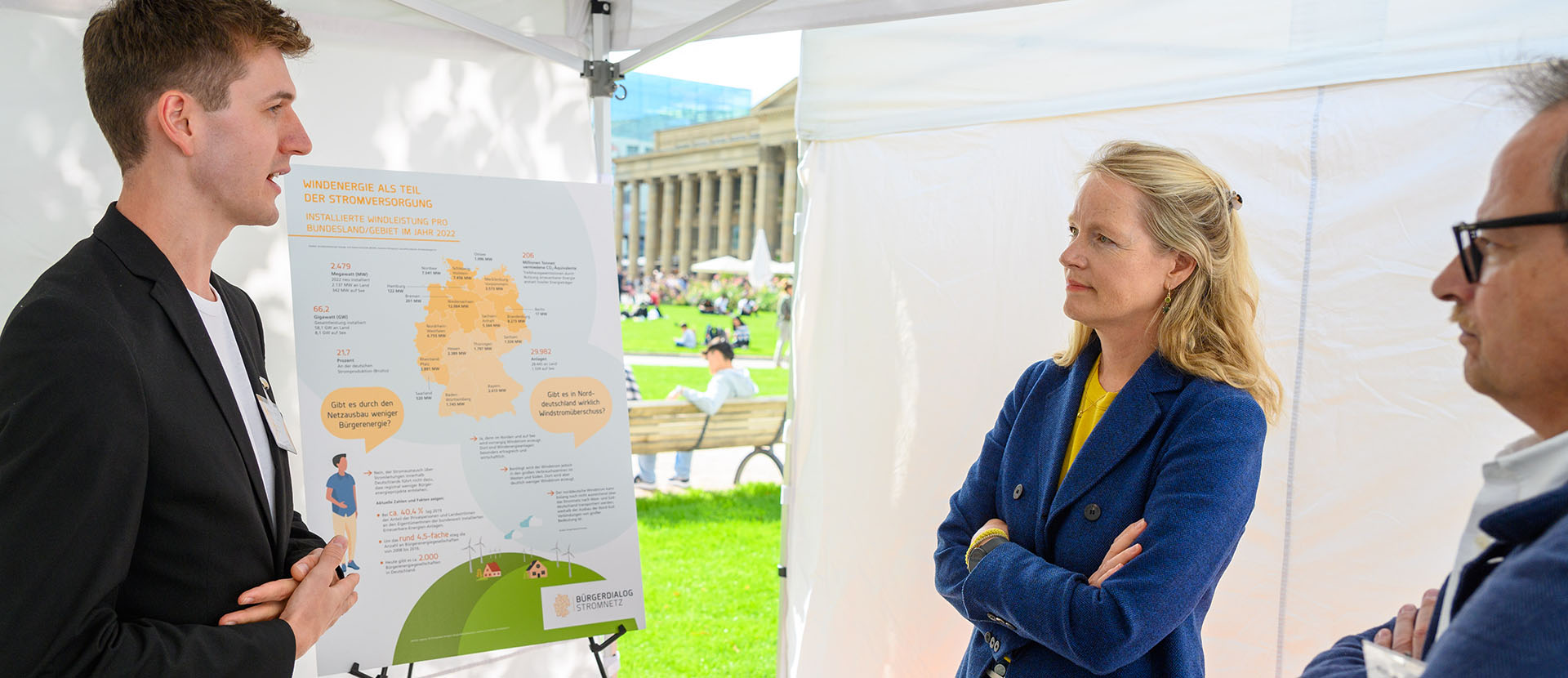 Umweltministerin Thekla Walker besucht die Nachhaltigkeits- und Energiewendetage auf dem Schlossplatz in Stuttgart.